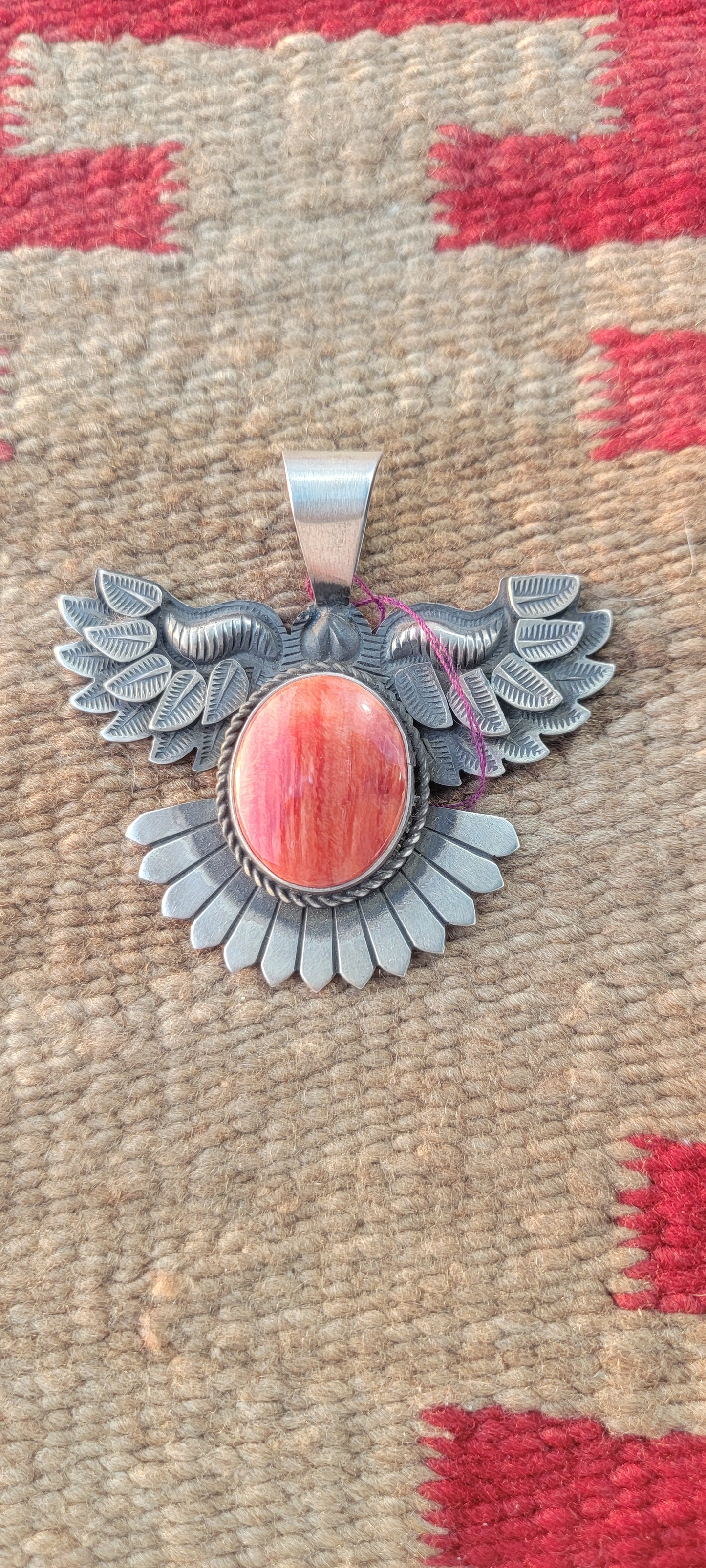 Pendant bird with spiny oyster shell